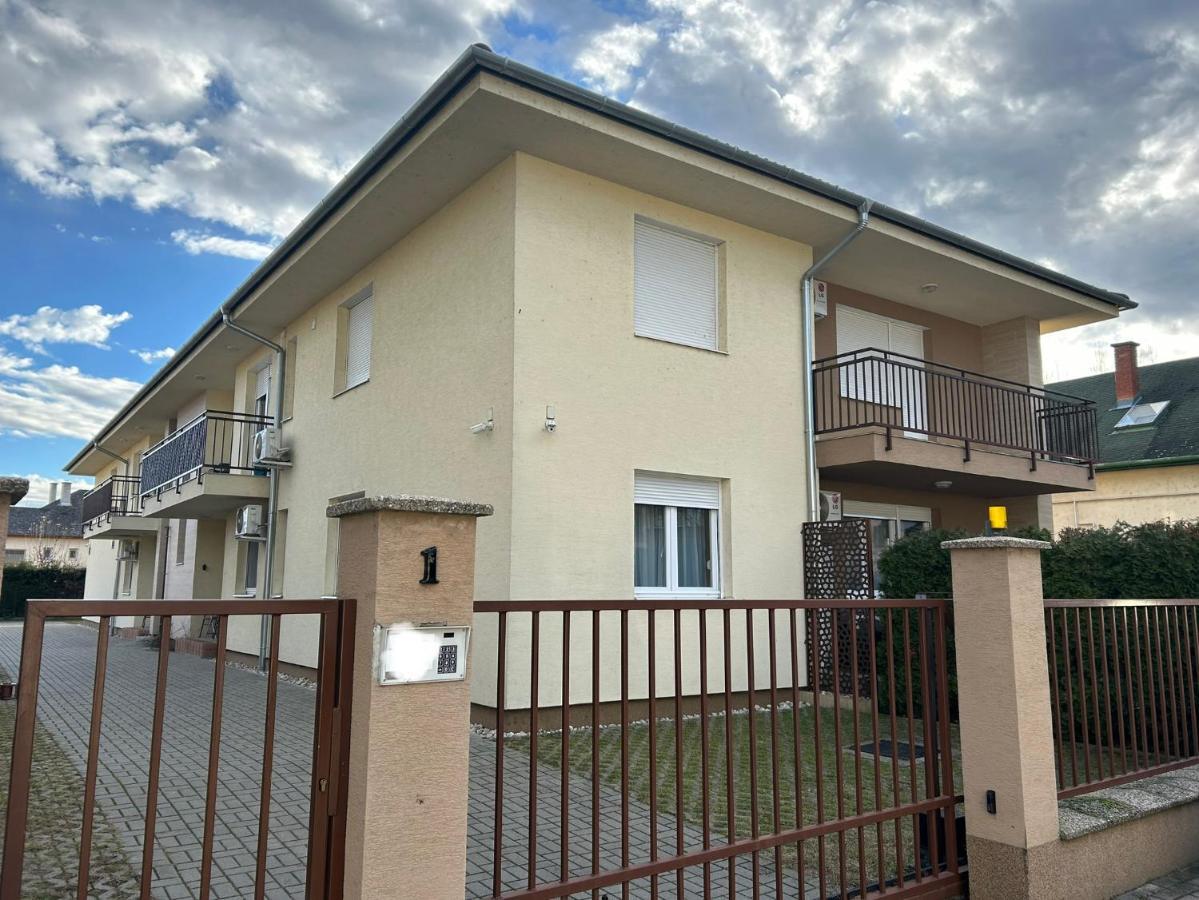 Cac Wellness Apartment Шиофок Экстерьер фото